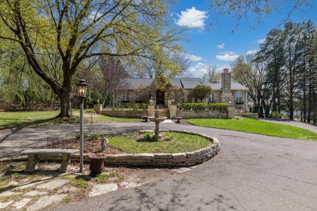994 Wagon Wheel Trail, Mendota Heights, MN 55120