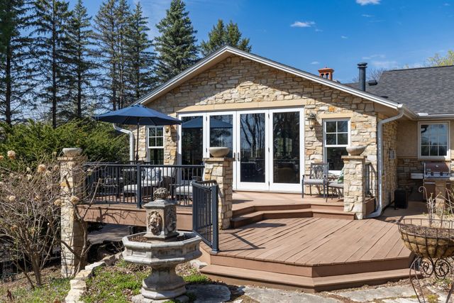 994 Wagon Wheel Trail, Mendota Heights, MN 55120