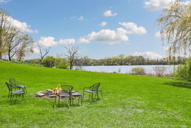 994 Wagon Wheel Trail, Mendota Heights, MN 55120
