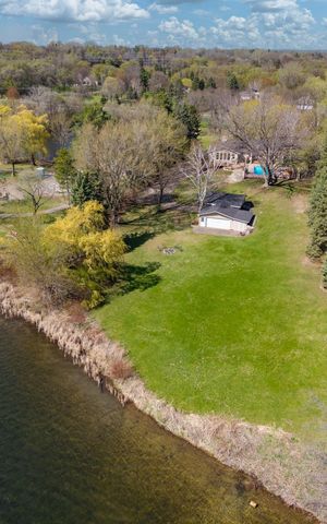 994 Wagon Wheel Trail, Mendota Heights, MN 55120