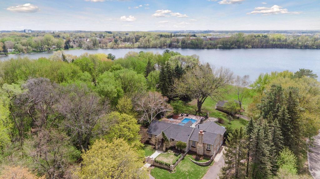 994 Wagon Wheel Trail, Mendota Heights, MN 55120