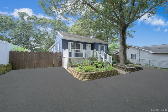 222 Blue Point Road, Farmingville, NY 11738