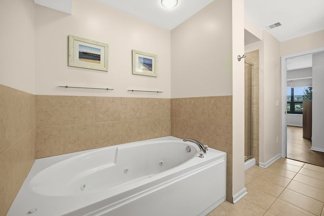 6420 DOUBLE EAGLE Drive 414, Woodridge, IL 60517