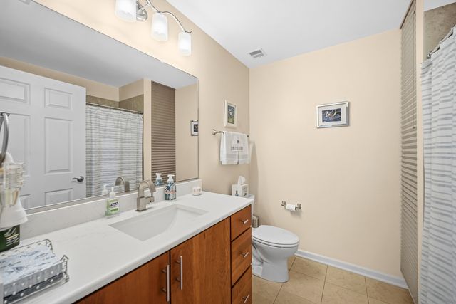 6420 DOUBLE EAGLE Drive 414, Woodridge, IL 60517