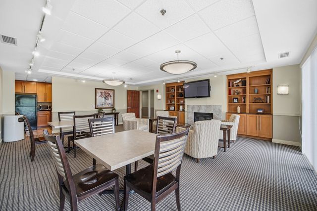 6420 DOUBLE EAGLE Drive 414, Woodridge, IL 60517
