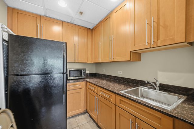 6420 DOUBLE EAGLE Drive 414, Woodridge, IL 60517