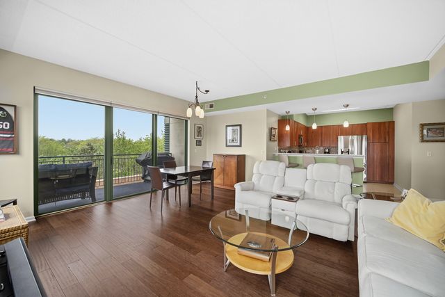 6420 DOUBLE EAGLE Drive 414, Woodridge, IL 60517