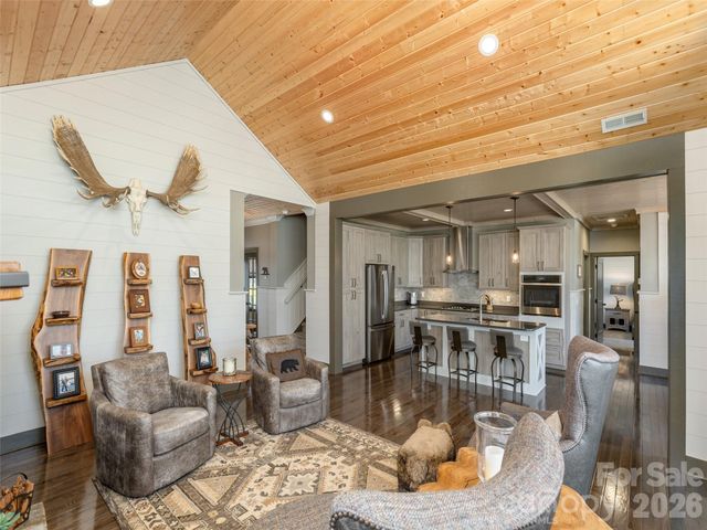 3753 Laurel Park Highway, Hendersonville, NC 28739