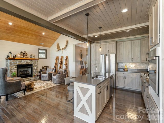 3753 Laurel Park Highway, Hendersonville, NC 28739