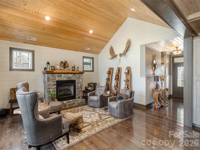 3753 Laurel Park Highway, Hendersonville, NC 28739