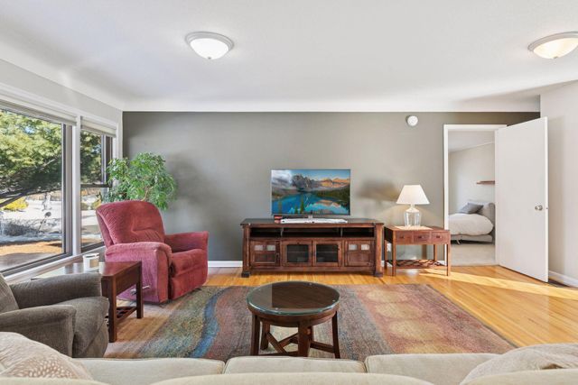 1512 Transit Avenue, Roseville, MN 55113