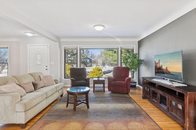 1512 Transit Avenue, Roseville, MN 55113