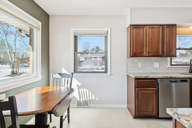 1512 Transit Avenue, Roseville, MN 55113