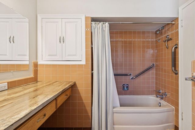 1512 Transit Avenue, Roseville, MN 55113