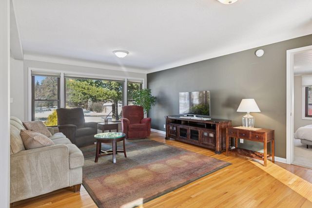 1512 Transit Avenue, Roseville, MN 55113