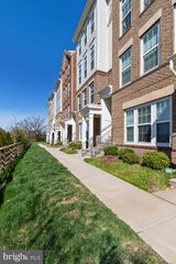 43437 TOWN GATE SQ, Chantilly, VA 20152