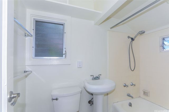 2534 E Manoa Road B, Honolulu, HI 96822