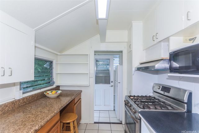 2534 E Manoa Road B, Honolulu, HI 96822