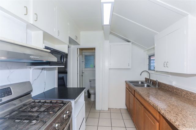 2534 E Manoa Road B, Honolulu, HI 96822