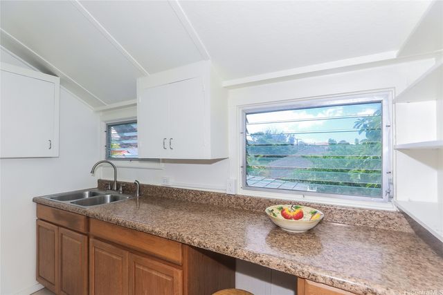 2534 E Manoa Road B, Honolulu, HI 96822