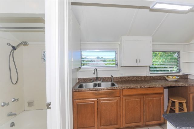 2534 E Manoa Road B, Honolulu, HI 96822