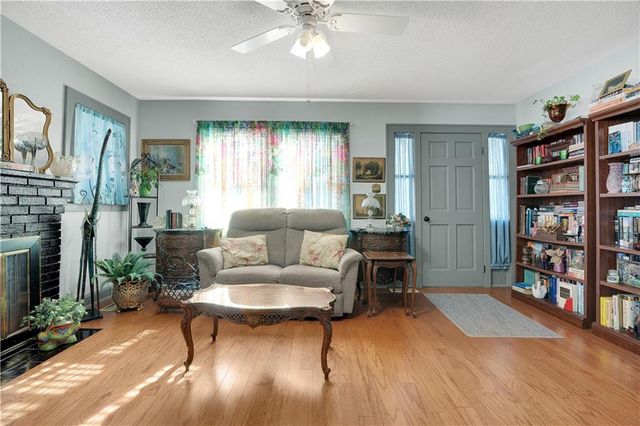 1412 W 5th Street, Sedalia, MO 65301