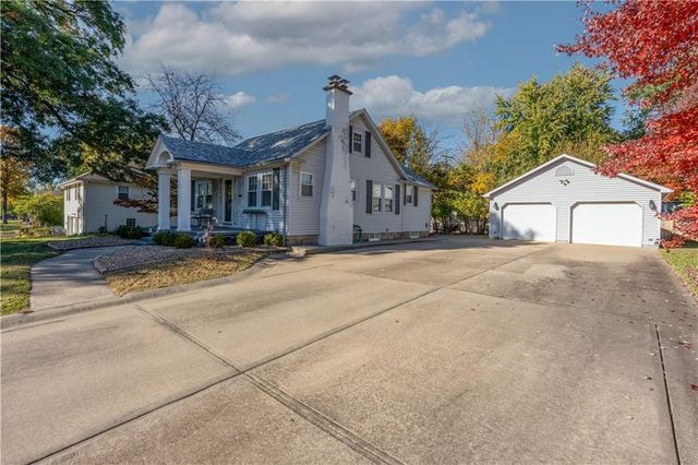 1412 W 5th Street, Sedalia, MO 65301