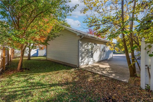 1412 W 5th Street, Sedalia, MO 65301