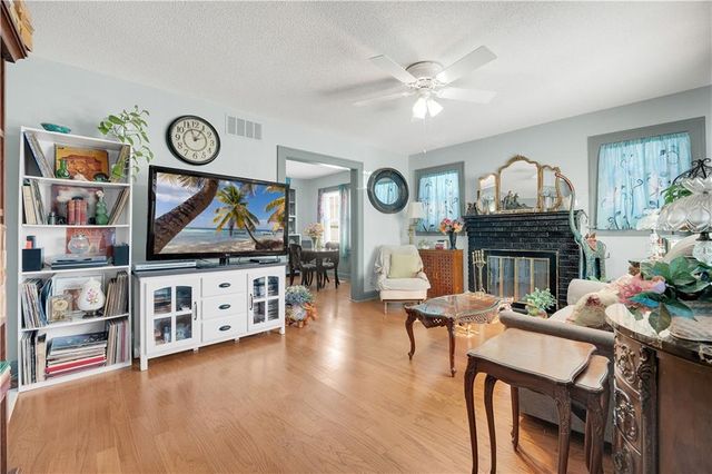 1412 W 5th Street, Sedalia, MO 65301