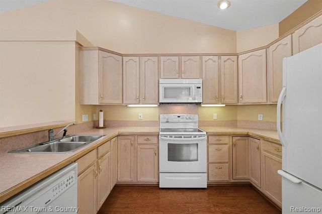 229 Aberdeen Court, Flushing, MI 48433