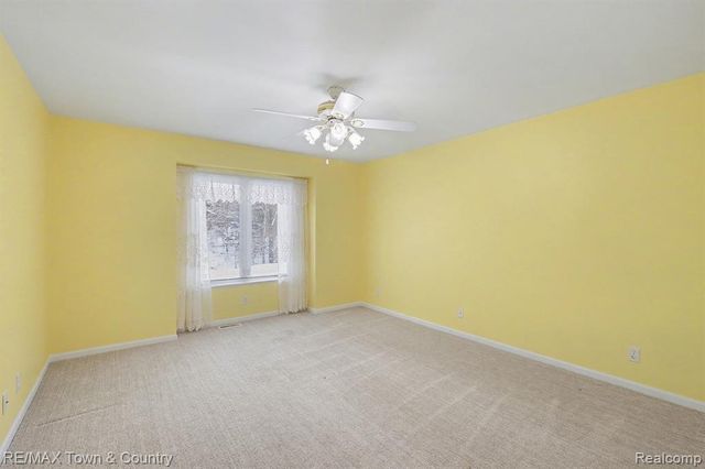 229 Aberdeen Court, Flushing, MI 48433