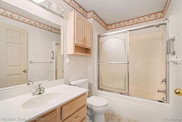 229 Aberdeen Court, Flushing, MI 48433