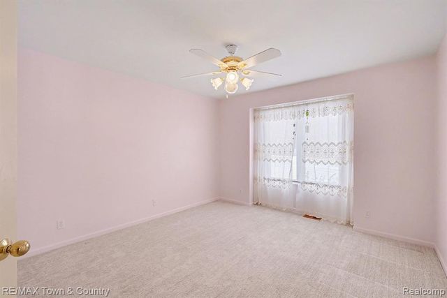 229 Aberdeen Court, Flushing, MI 48433