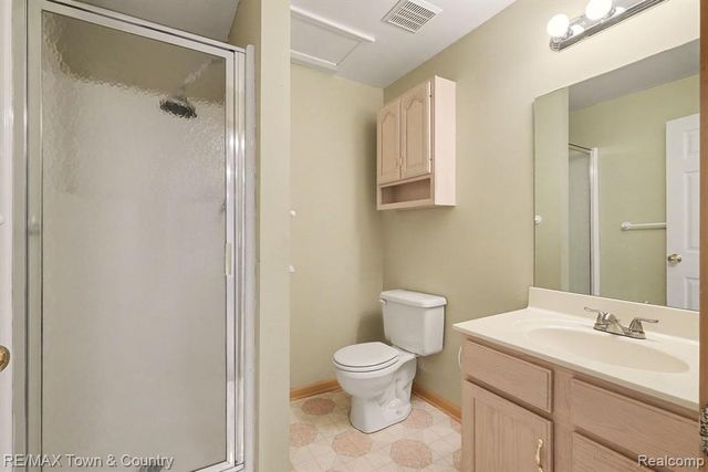 229 Aberdeen Court, Flushing, MI 48433