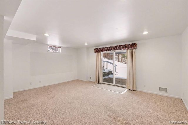 229 Aberdeen Court, Flushing, MI 48433