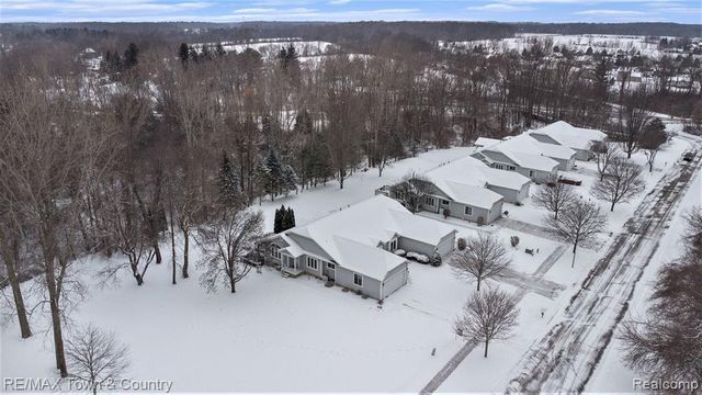 229 Aberdeen Court, Flushing, MI 48433