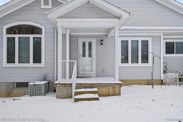 229 Aberdeen Court, Flushing, MI 48433