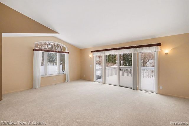 229 Aberdeen Court, Flushing, MI 48433