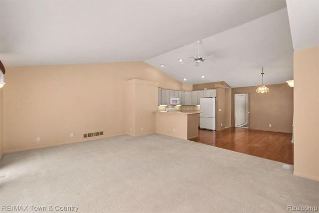 229 Aberdeen Court, Flushing, MI 48433