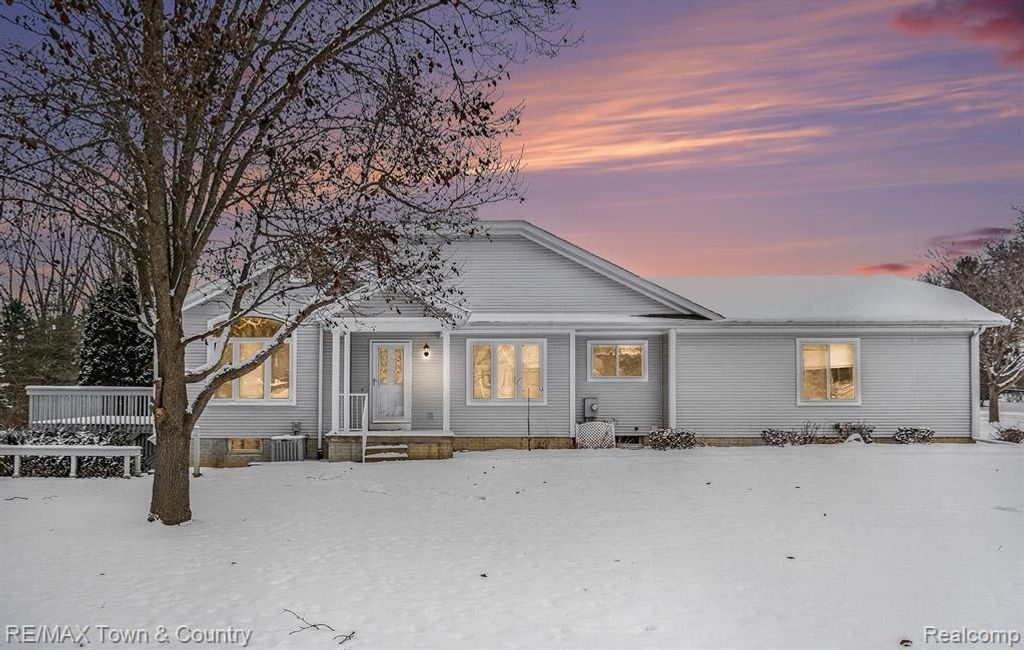 229 Aberdeen Court, Flushing, MI 48433