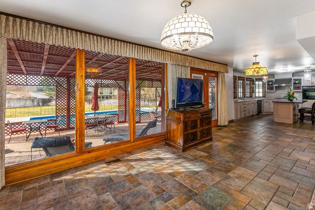 9650 S BUTTONWOOD DR, Sandy, UT 84092