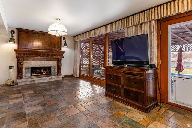 9650 S BUTTONWOOD DR, Sandy, UT 84092