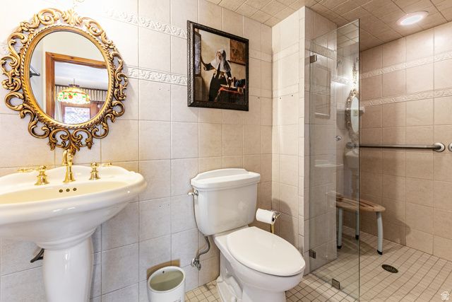 9650 S BUTTONWOOD DR, Sandy, UT 84092