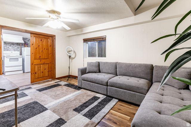 9650 S BUTTONWOOD DR, Sandy, UT 84092