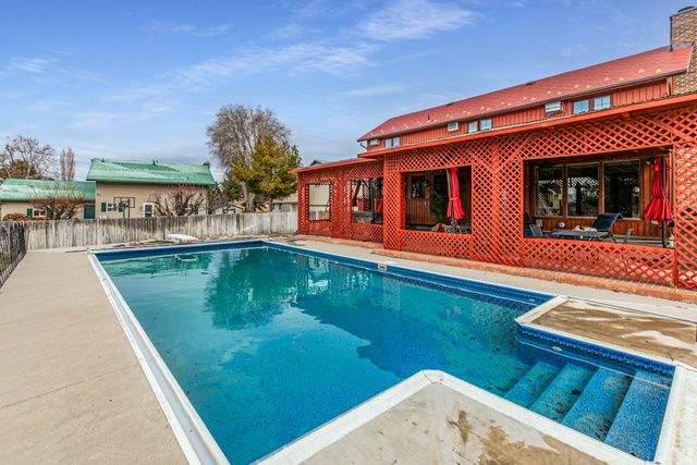 9650 S BUTTONWOOD DR, Sandy, UT 84092