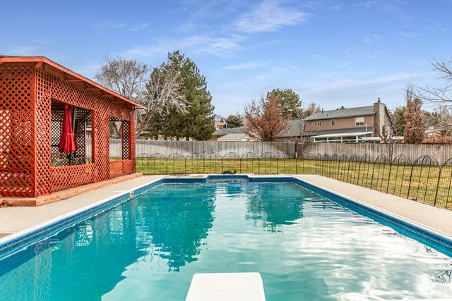 9650 S BUTTONWOOD DR, Sandy, UT 84092