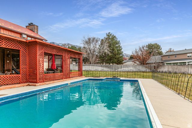 9650 S BUTTONWOOD DR, Sandy, UT 84092