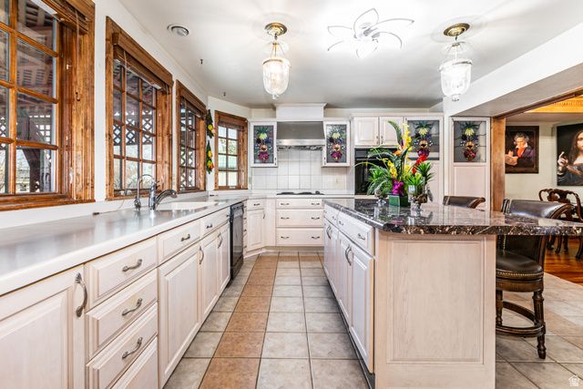 9650 S BUTTONWOOD DR, Sandy, UT 84092