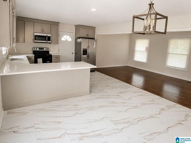 1008 26TH AVENUE N, Hueytown, AL 35023