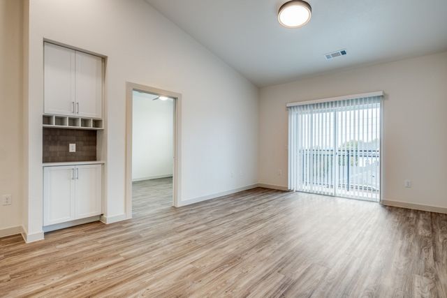 624 N Lancaster Avenue 205, Dallas, TX 75203